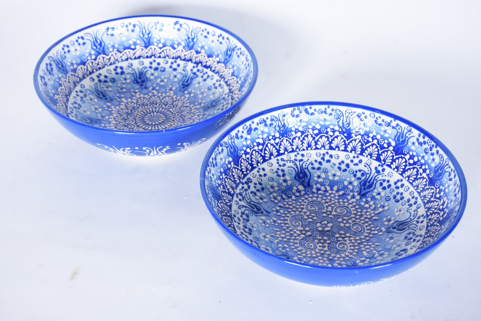 Par de bowls de cerâmica espanhola em policromia pintados à mão. - foto 1 de 7