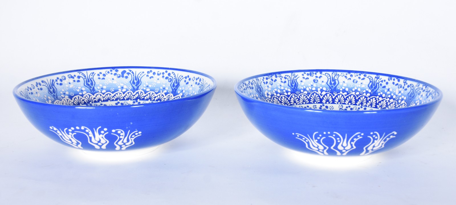 Par de bowls de cerâmica espanhola em policromia pintados à mão. - foto 2 de 7