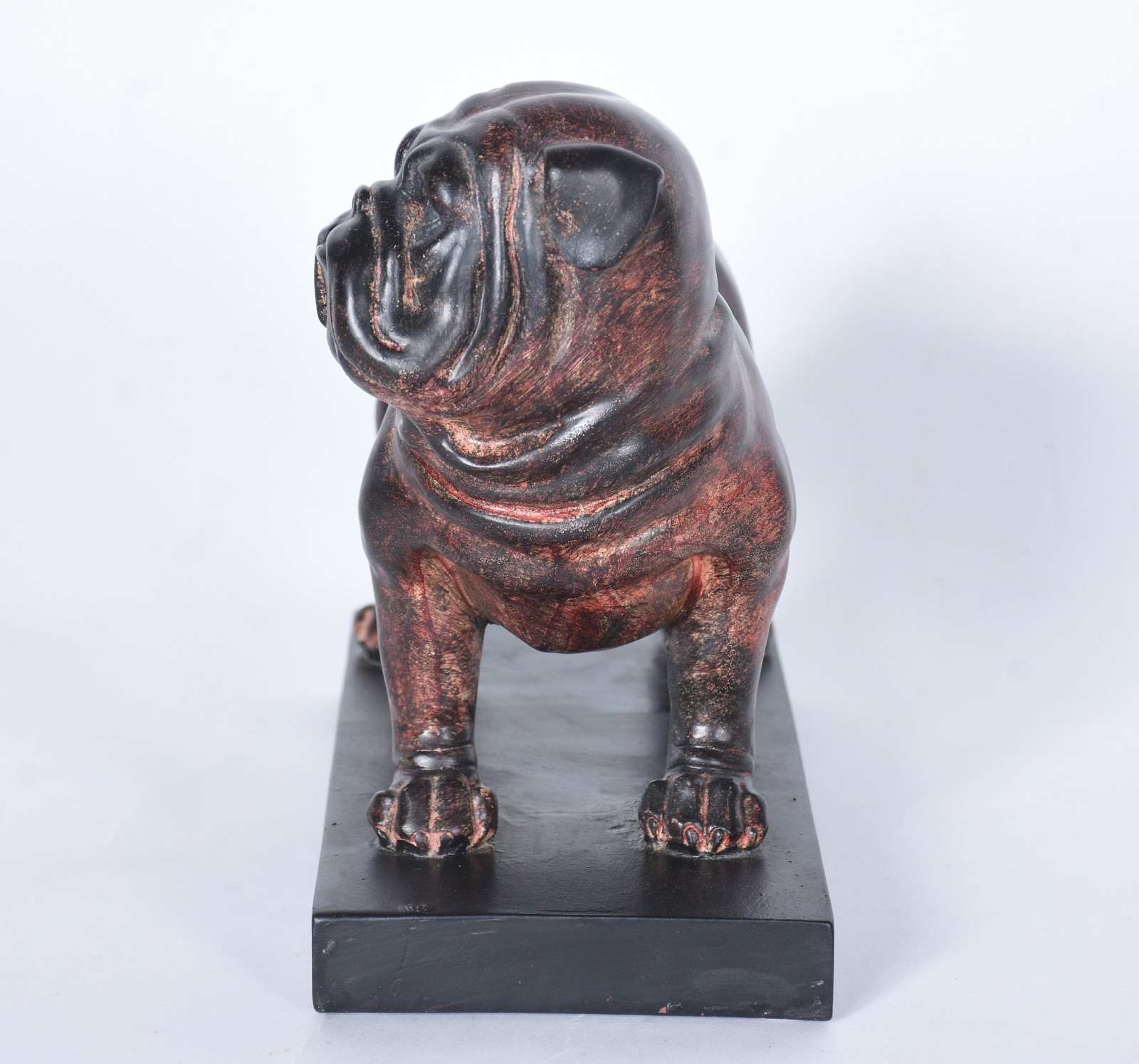 Escultura de resina representando cachorro "buldogue". - foto 3 de 6