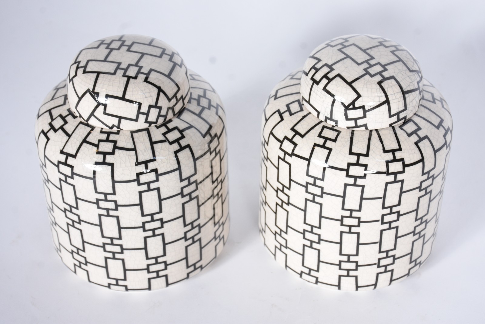Par de potiches de porcelana, decoração geométrica. - foto 2 de 5