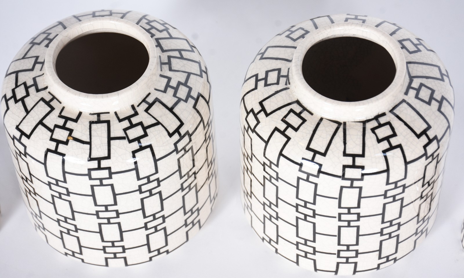 Par de potiches de porcelana, decoração geométrica. - foto 4 de 5