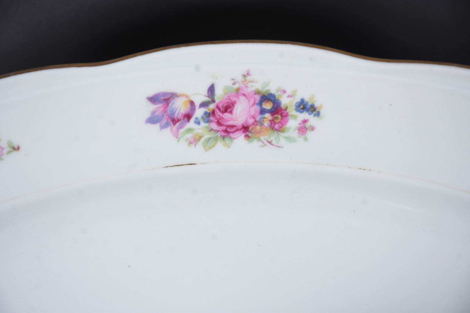 Serviço de jantar de porcelana polonesa na cor branca com flores em... - foto 3 de 10