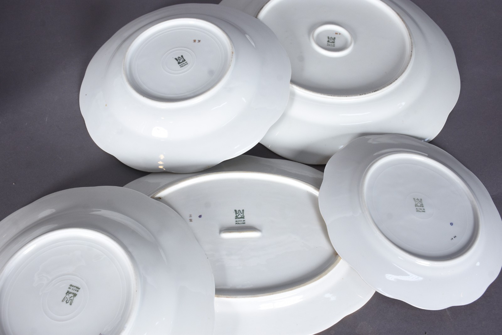 Serviço de jantar de porcelana polonesa na cor branca com flores em... - foto 7 de 10