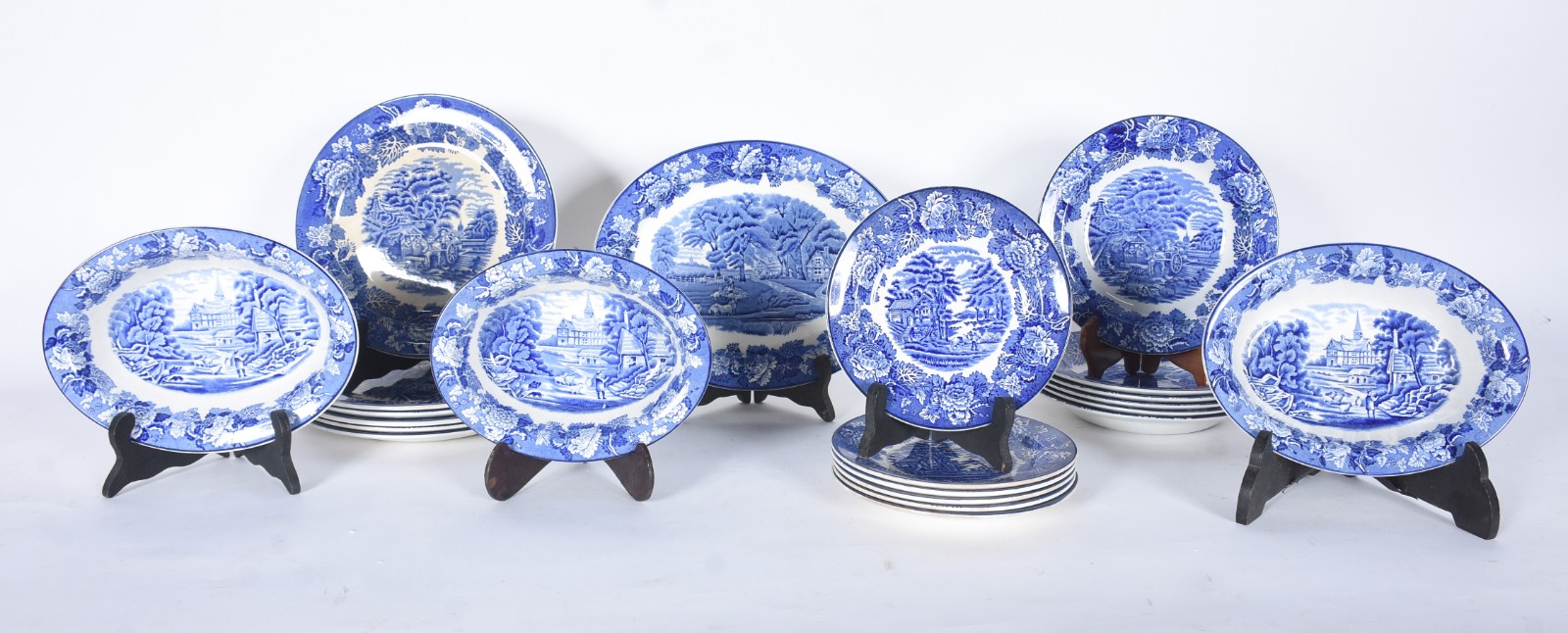 Serviço de faiança inglesa azul e branca Wood&Sons, composto de: 6... - foto 1 de 9