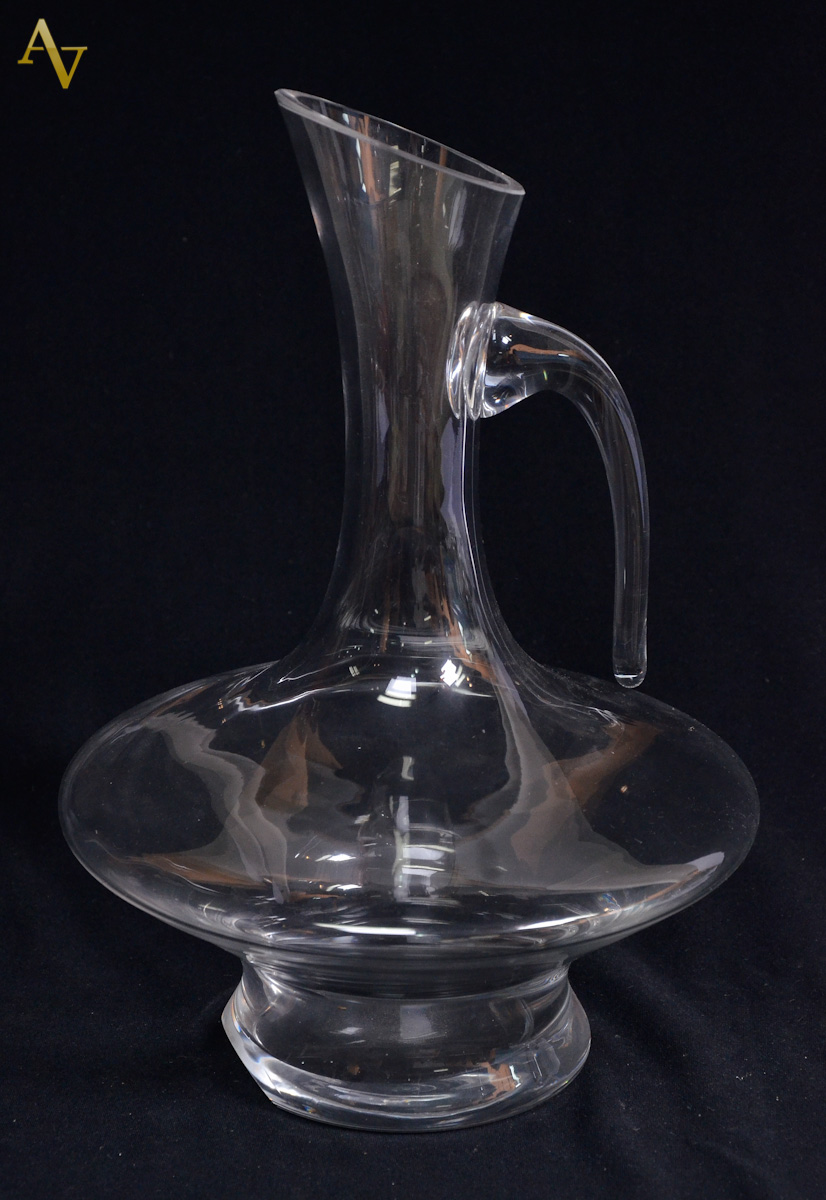Decanter com alca para vinho.