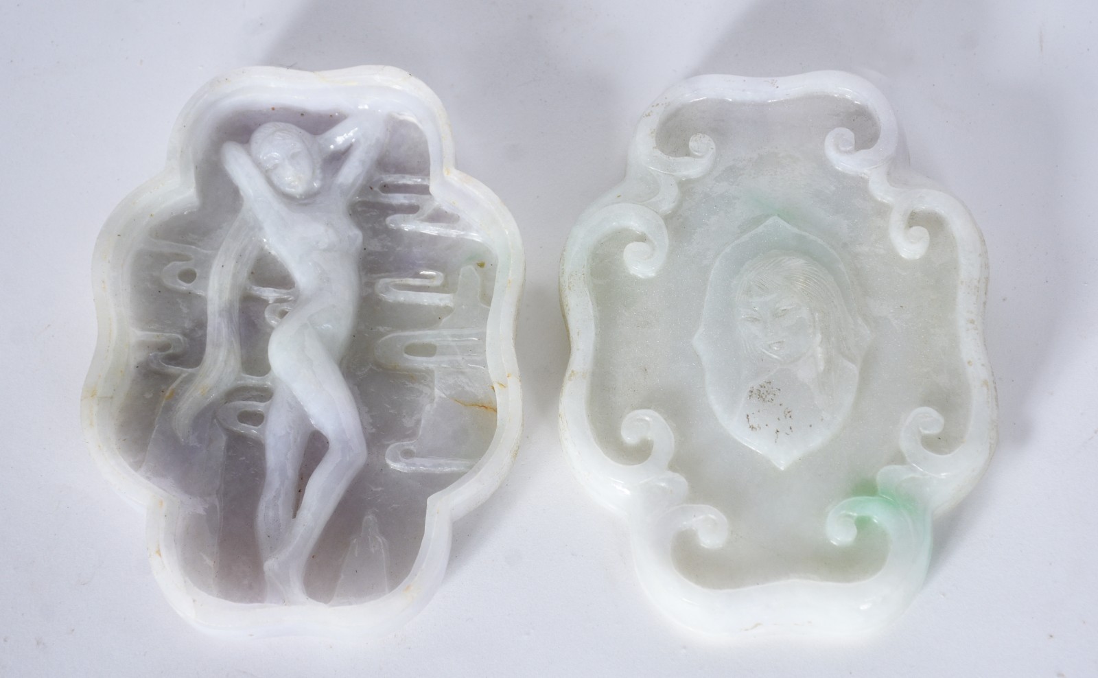 Caixa de jade com borda recortada, decorada com figura feminina em... - foto 4 de 6