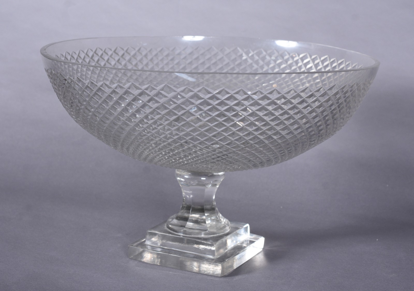 Fruteira de cristal lapidação bico de jaca, base quadrangular. - foto 1 de 7