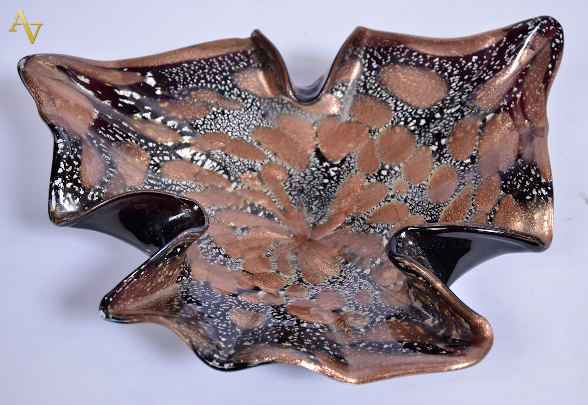 A.Ve.M (Arte Vetraria Muranese). Bowl em vidro de murano em forma de...