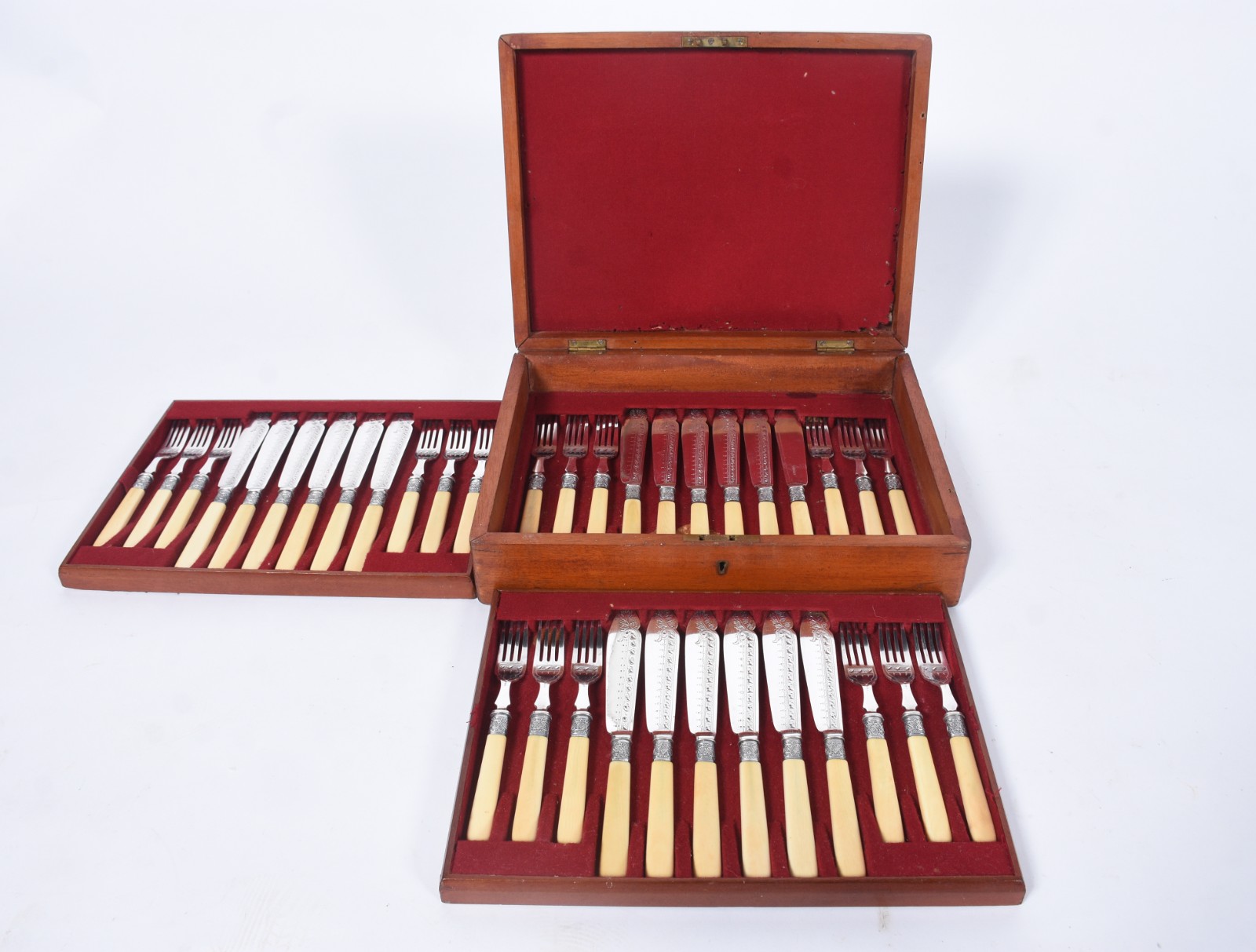 Elegante faqueiro ingles para peixe de silver plated com cabos de... - foto 1 de 9