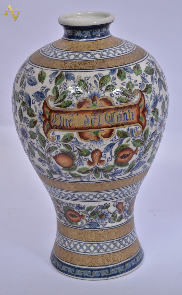 Antigo vaso em ceramica Liandong, decorado com desenhos em alto...