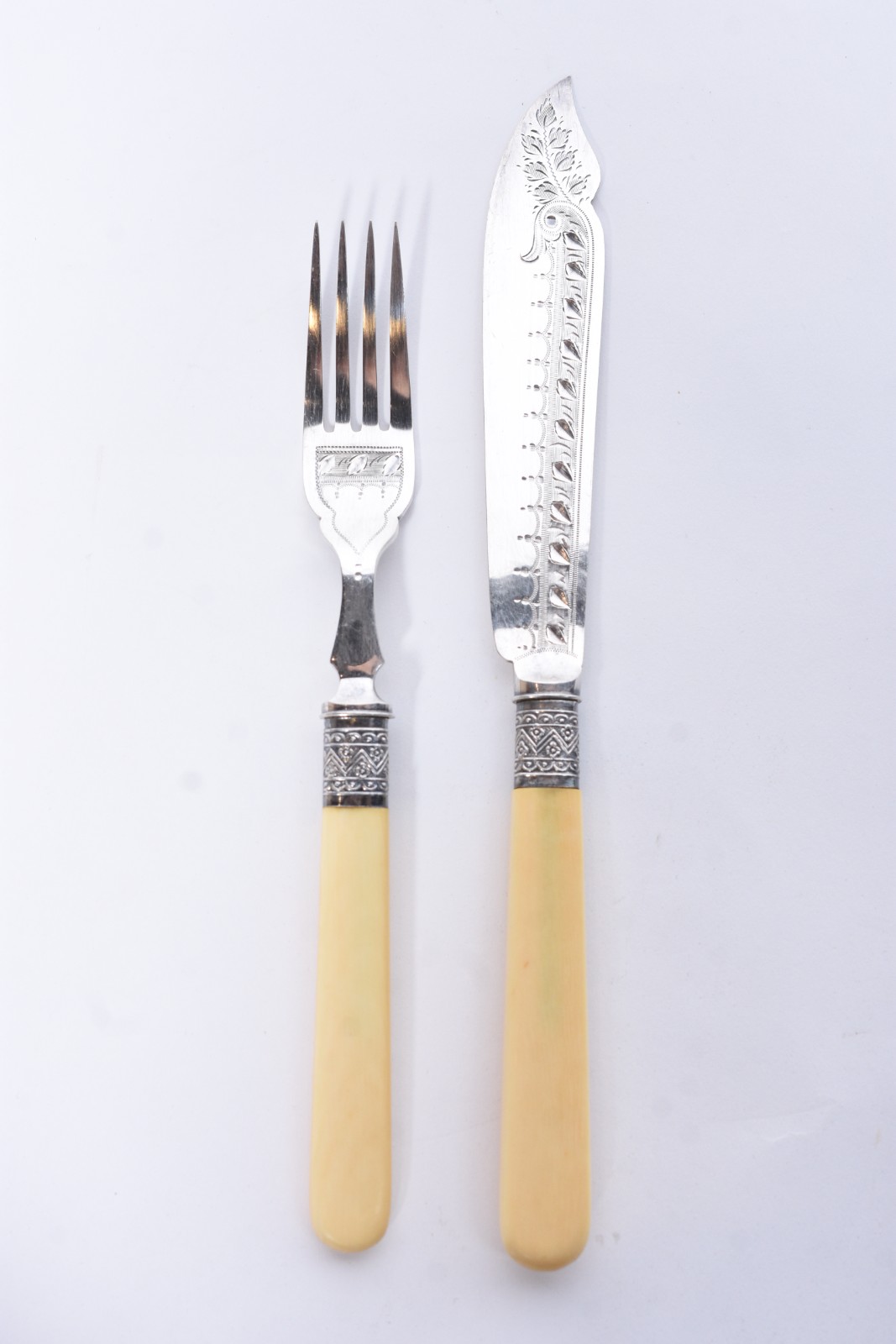 Elegante faqueiro ingles para peixe de silver plated com cabos de... - foto 4 de 9