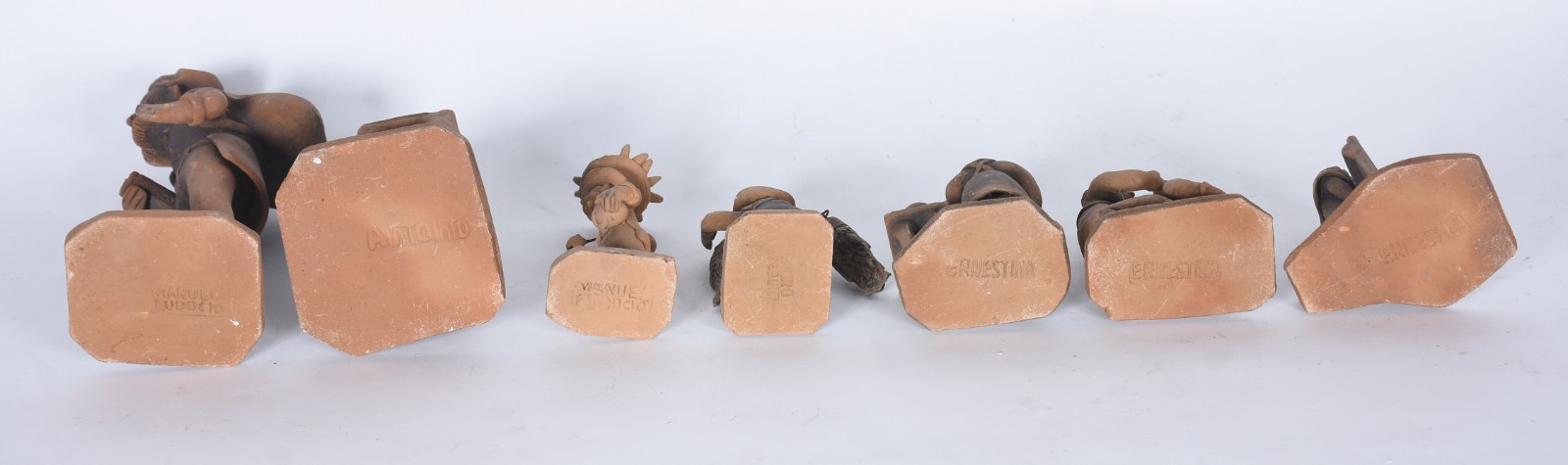 Arte Popular - Sete esculturas de barro cozido, assinados. - foto 5 de 10