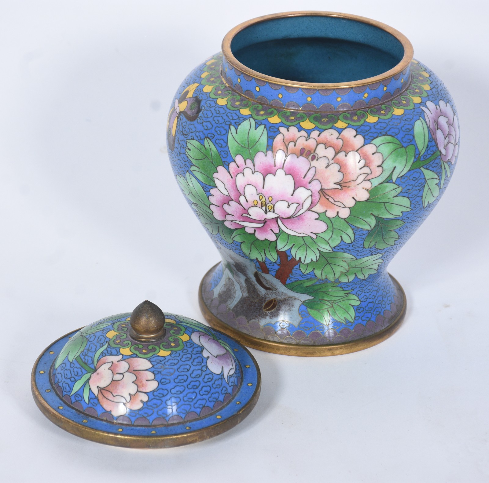 Potiche de cloisoné oriental, fundo azul e flores em policromia. - foto 4 de 7