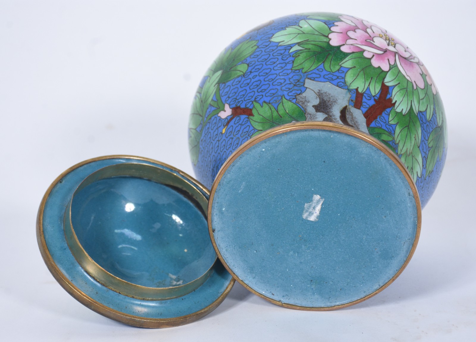 Potiche de cloisoné oriental, fundo azul e flores em policromia. - foto 6 de 7