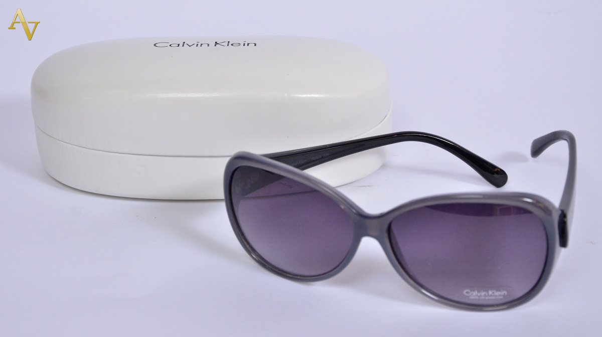 Oculos de sol - Calvin Klein.