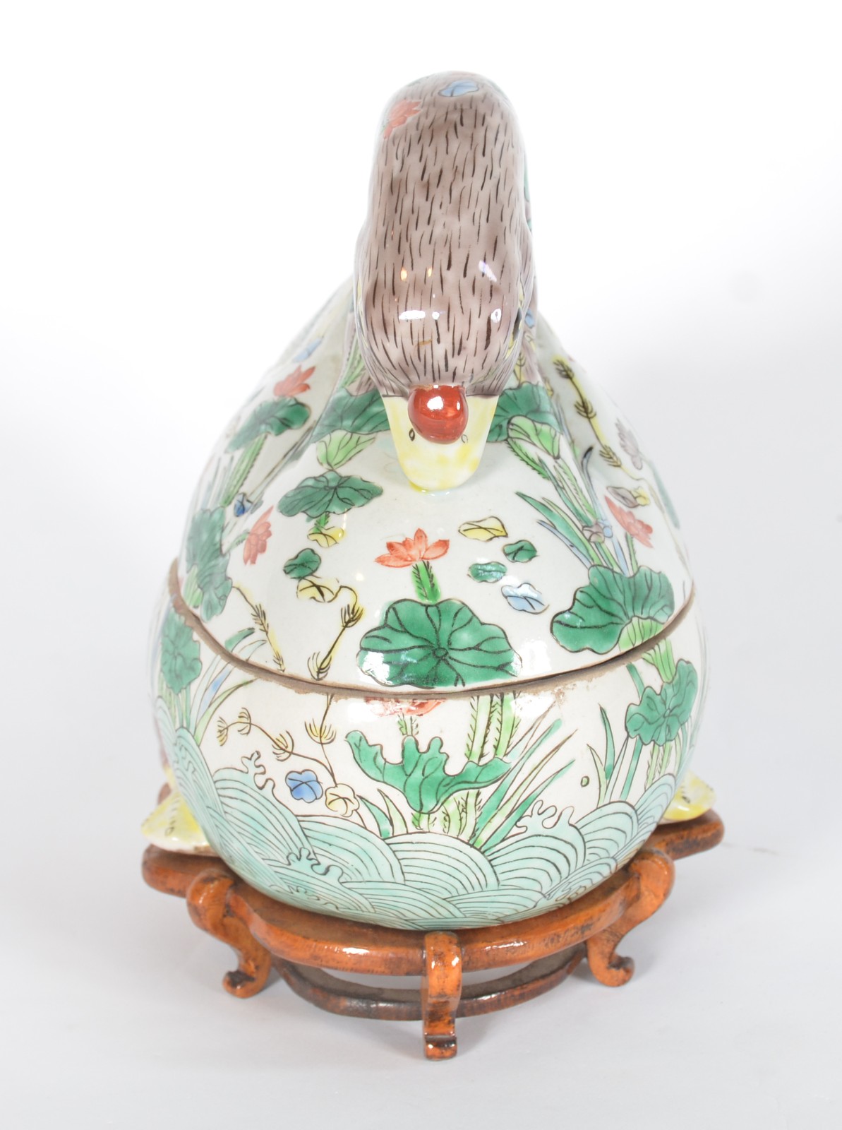 Terrina de porcelana oriental policromada na forma de pato, base de... - foto 3 de 6