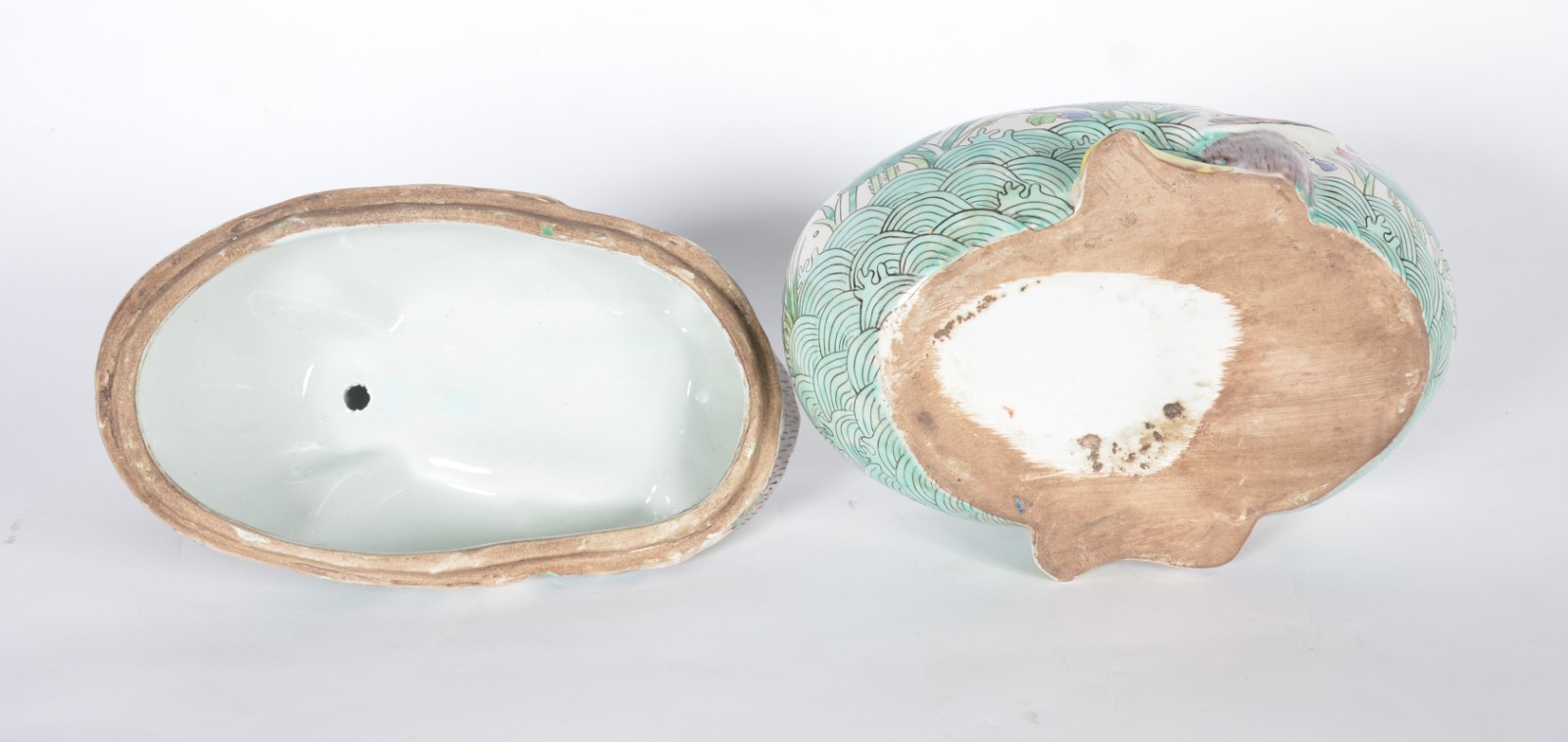 Terrina de porcelana oriental policromada na forma de pato, base de... - foto 6 de 6