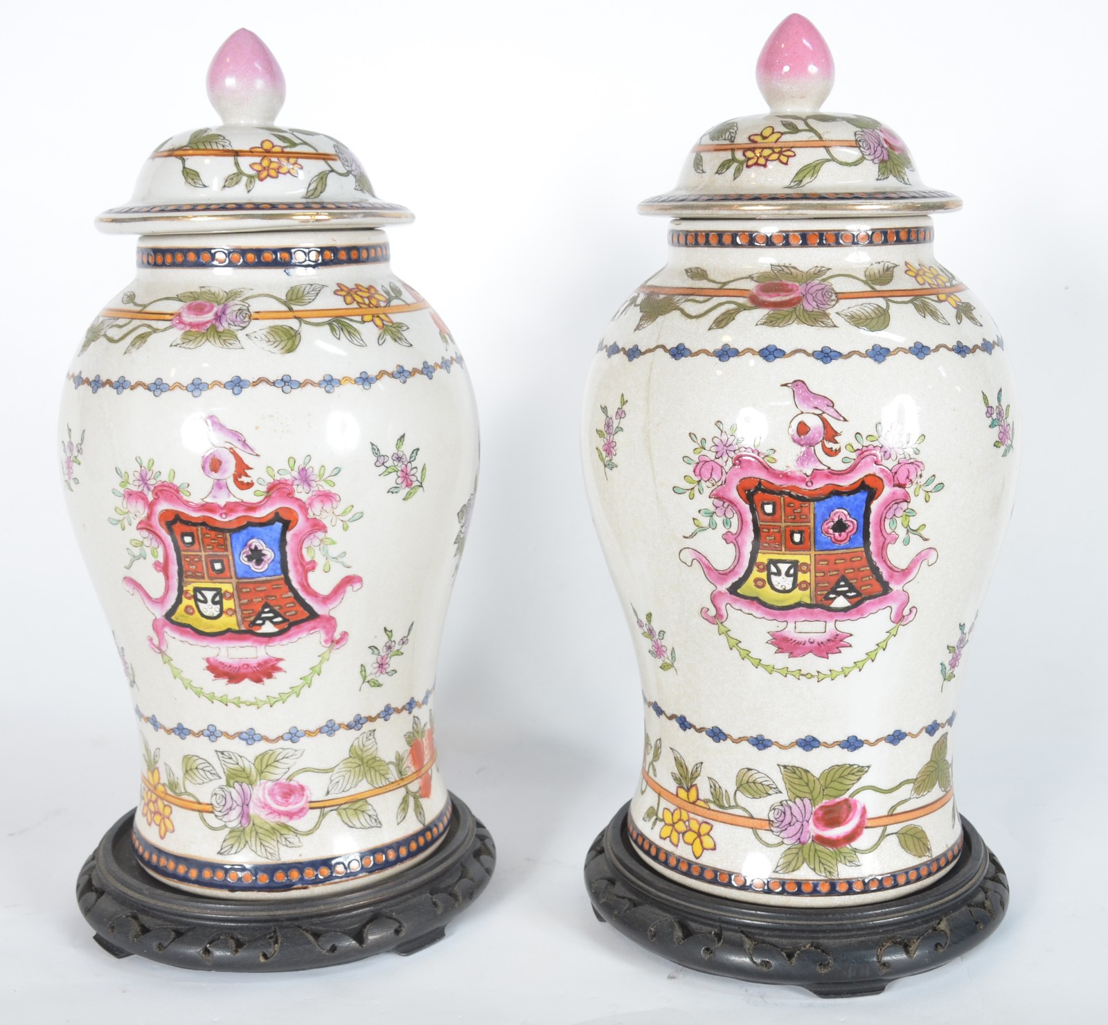 Par de potiches de porcelana chinesa decorados com brasões e... - foto 2 de 11