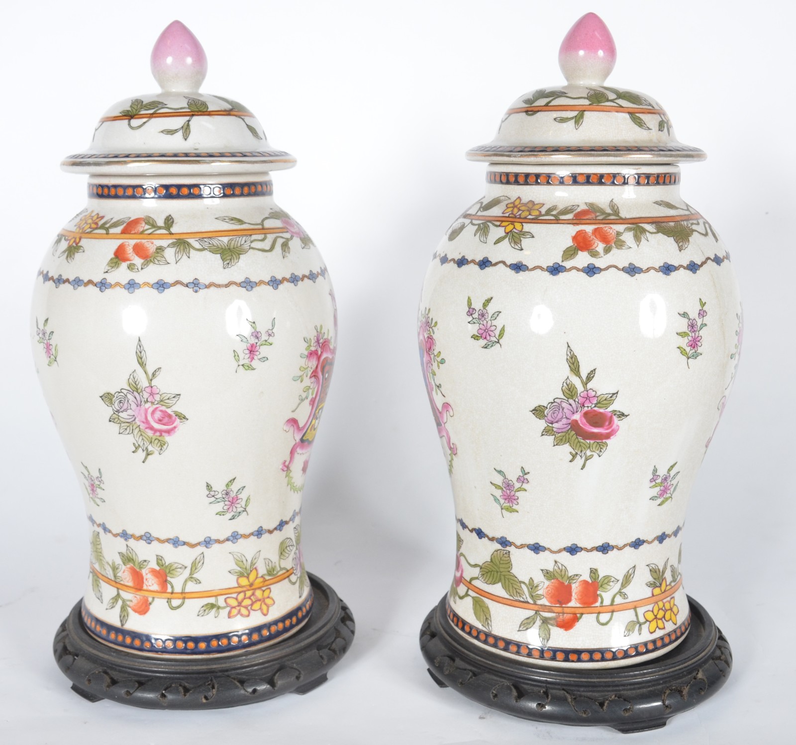Par de potiches de porcelana chinesa decorados com brasões e... - foto 4 de 11