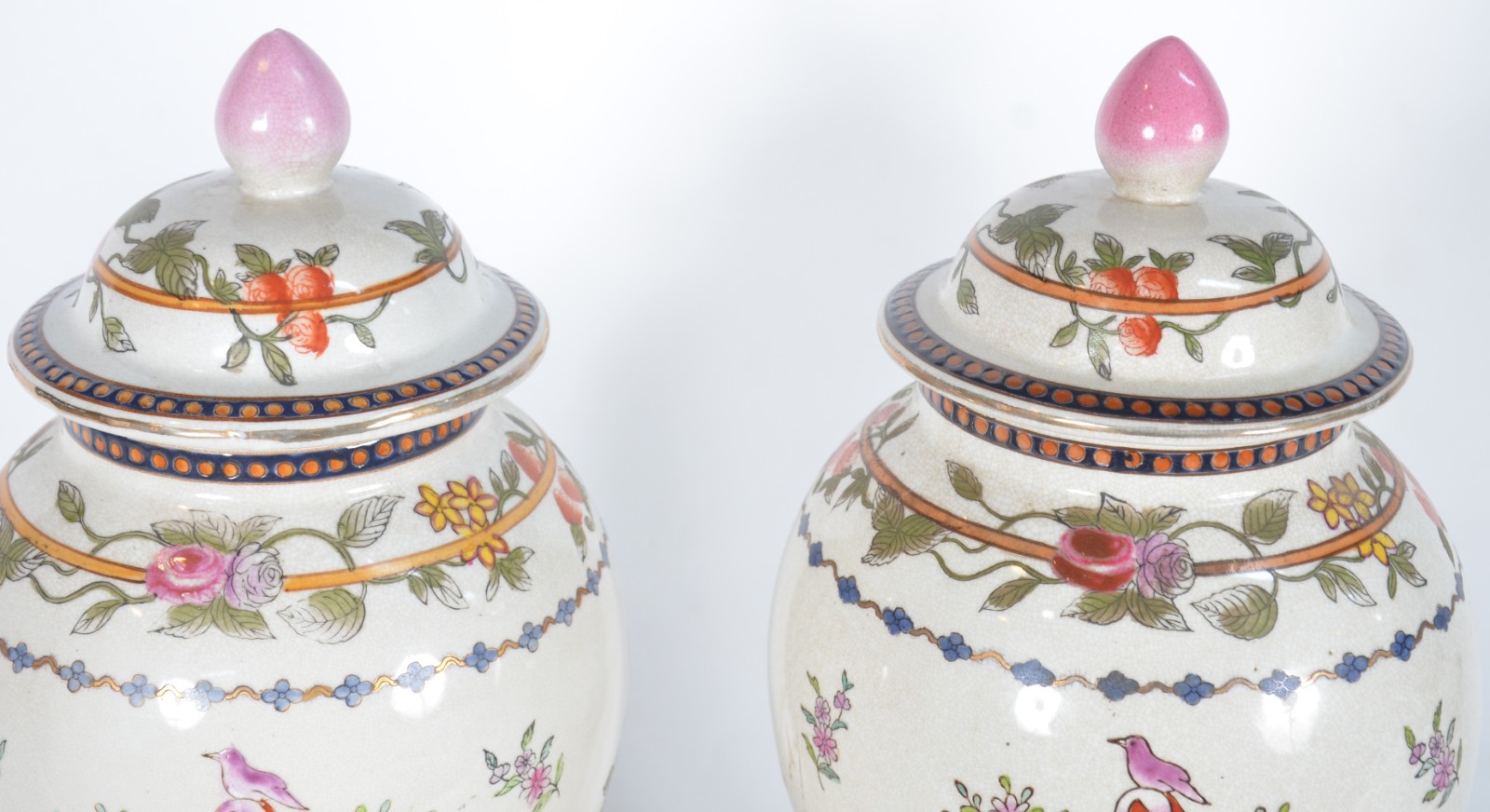 Par de potiches de porcelana chinesa decorados com brasões e... - foto 5 de 11