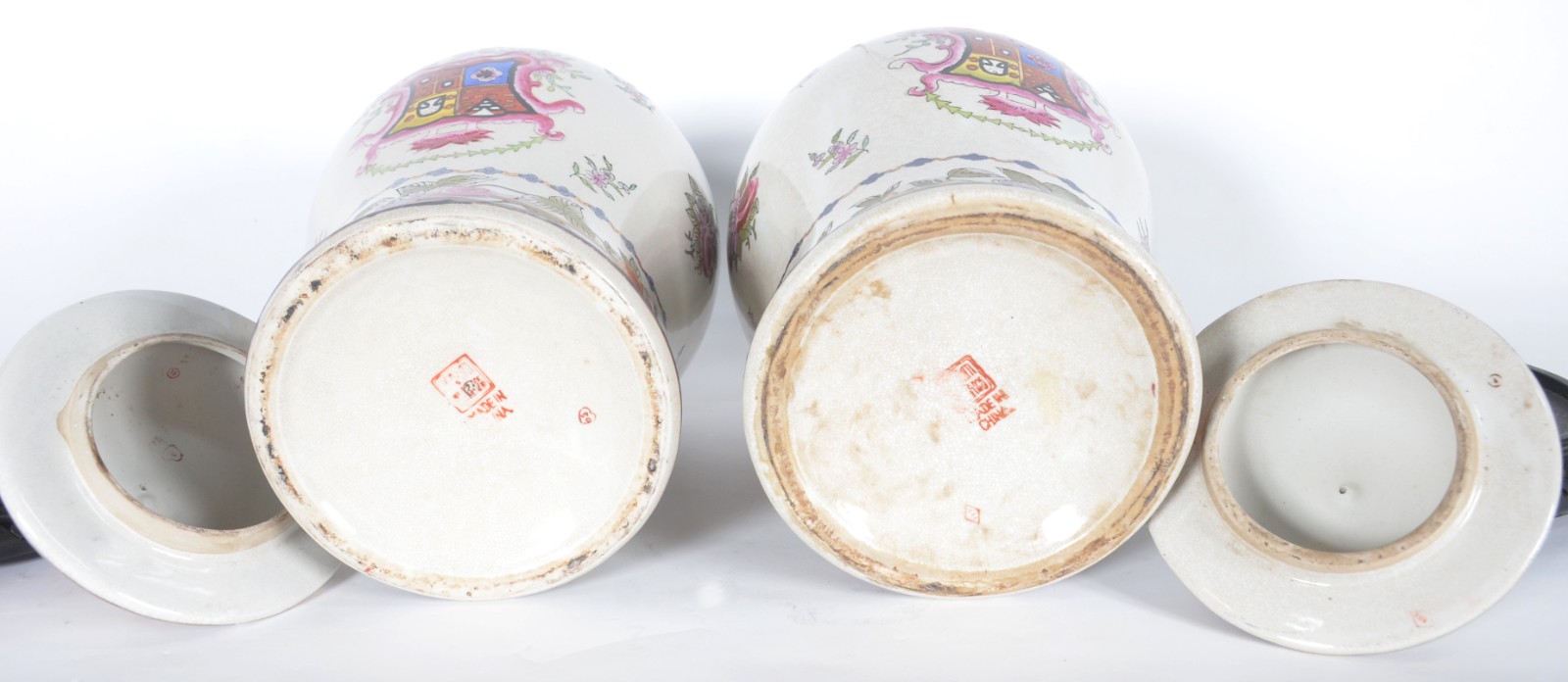 Par de potiches de porcelana chinesa decorados com brasões e... - foto 8 de 11