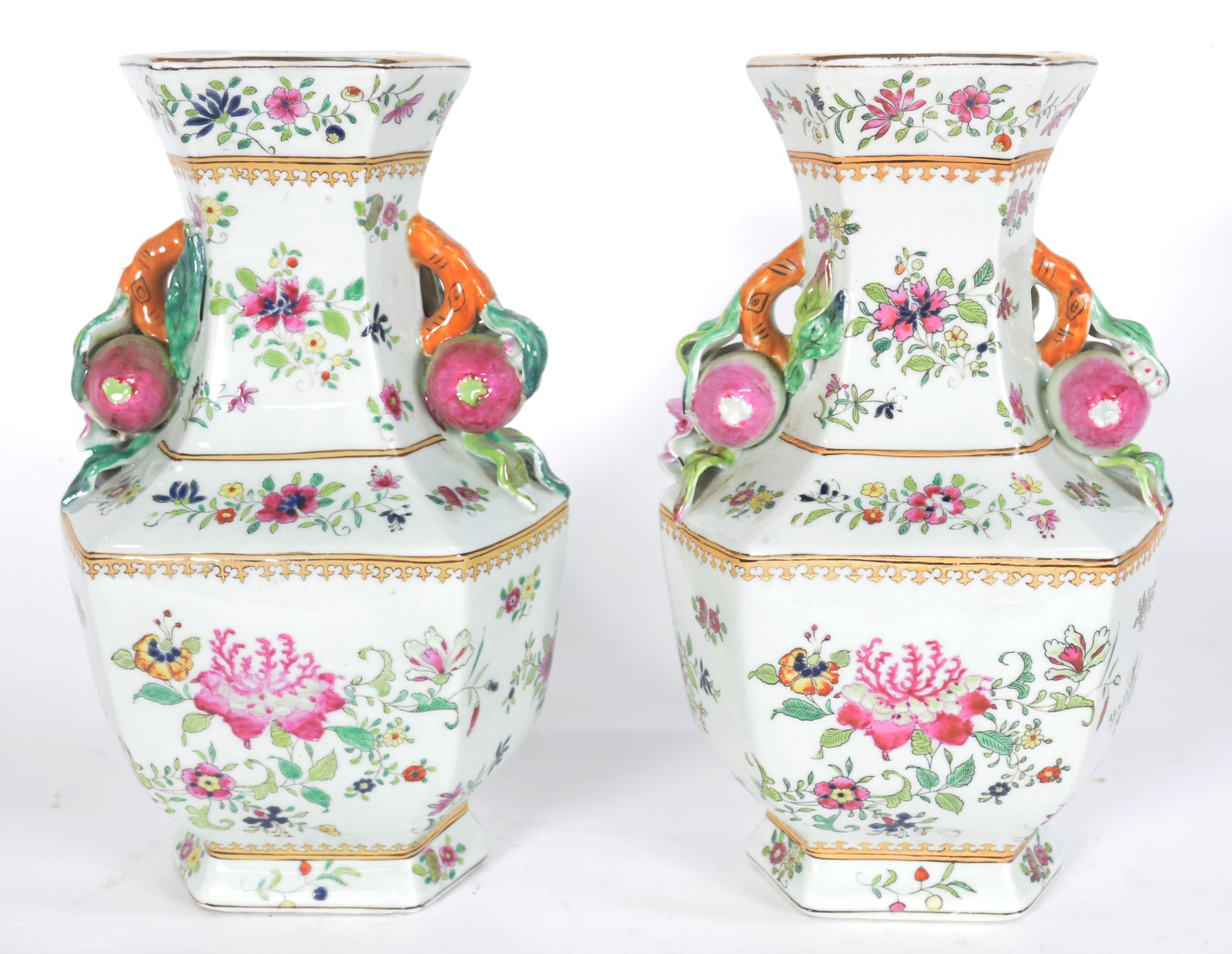 Par de vasos de porcelana oriental pintados a mão com motivos florais... - foto 2 de 10