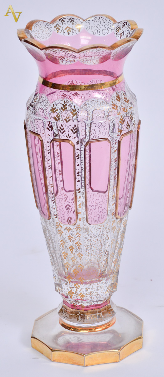 Vaso de cristal europeu double rosa facetado, guirlandas com realces...