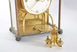 Kundo,  - Relógio de mesa com caixa de metal dourado. Máquina parada.