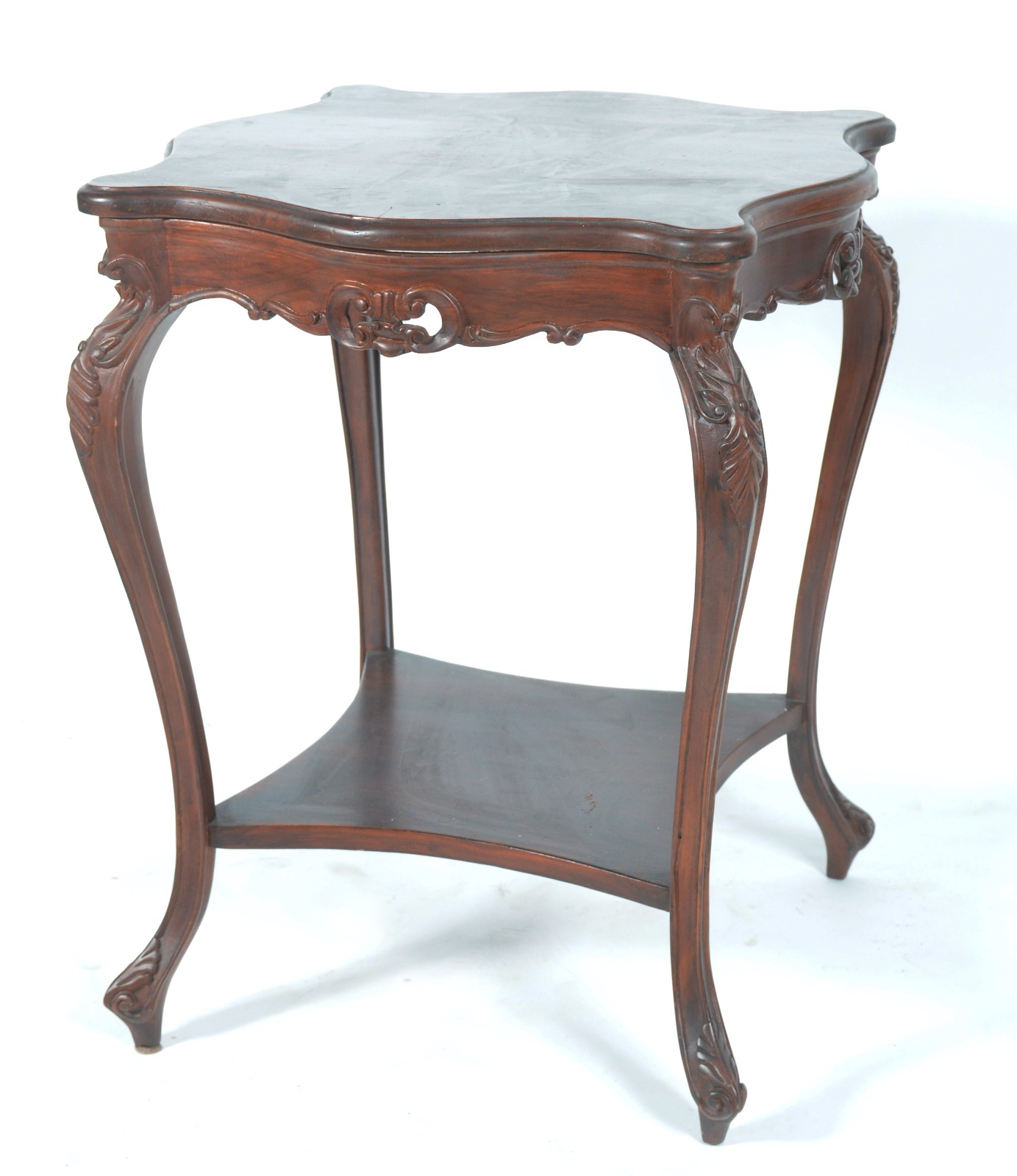 Mesa auxiliar de madeira nobre, saia recortada, quatro pernas... - foto 1 de 6