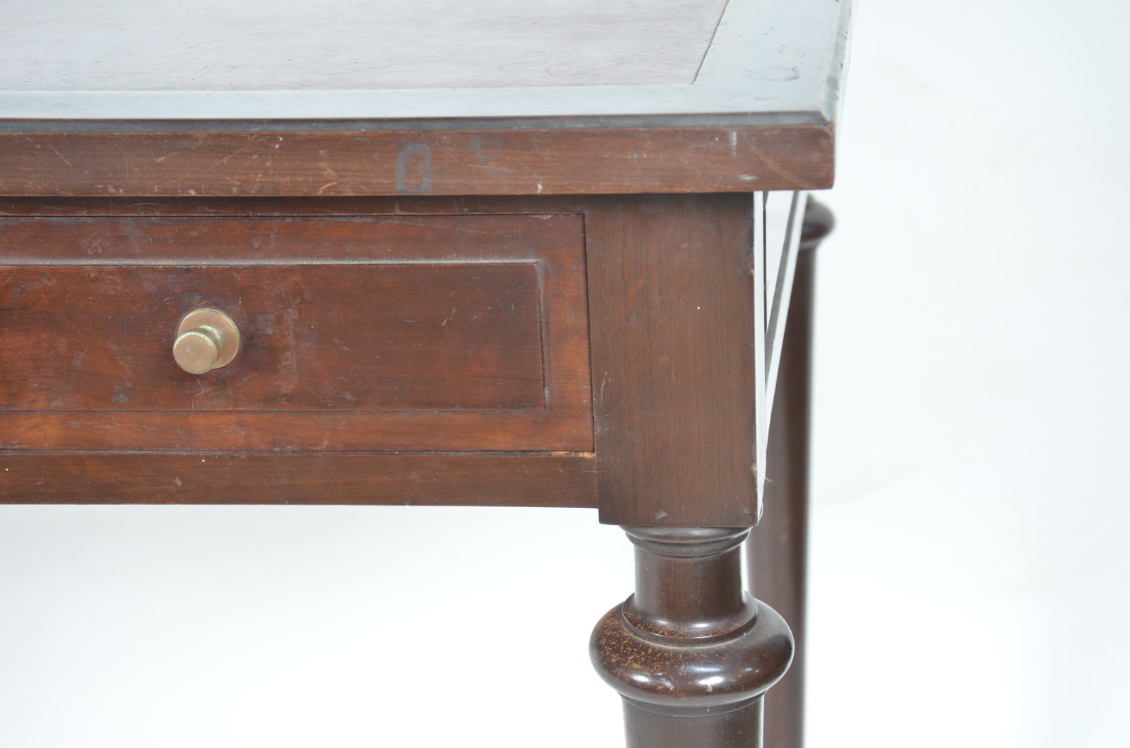 Mesa de escritório de madeira nobre com 3 gavetas, pernas... - foto 7 de 10