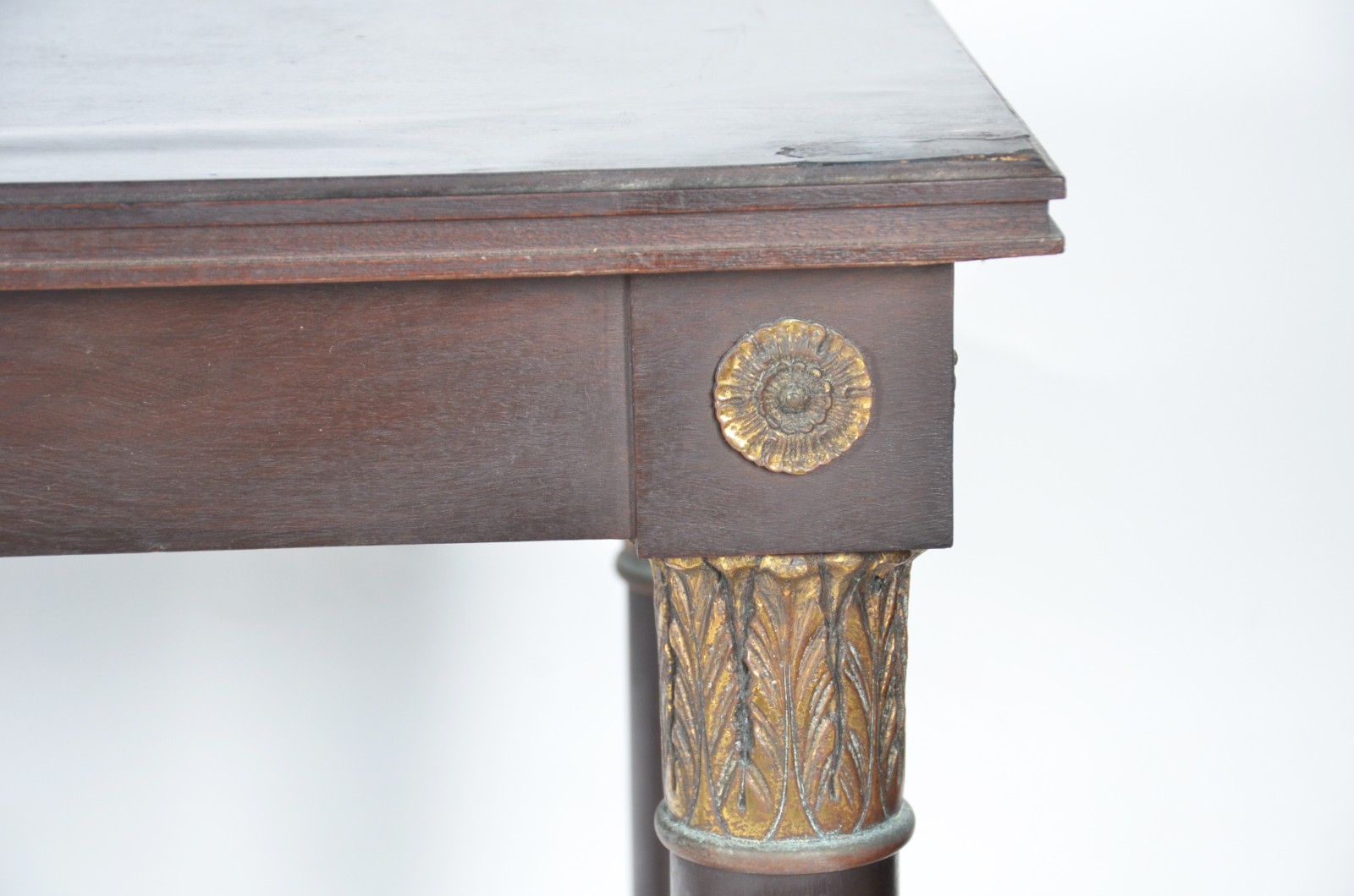 Console de madeira nobre com 4 colunas cilindricas unidas por platô... - foto 4 de 11