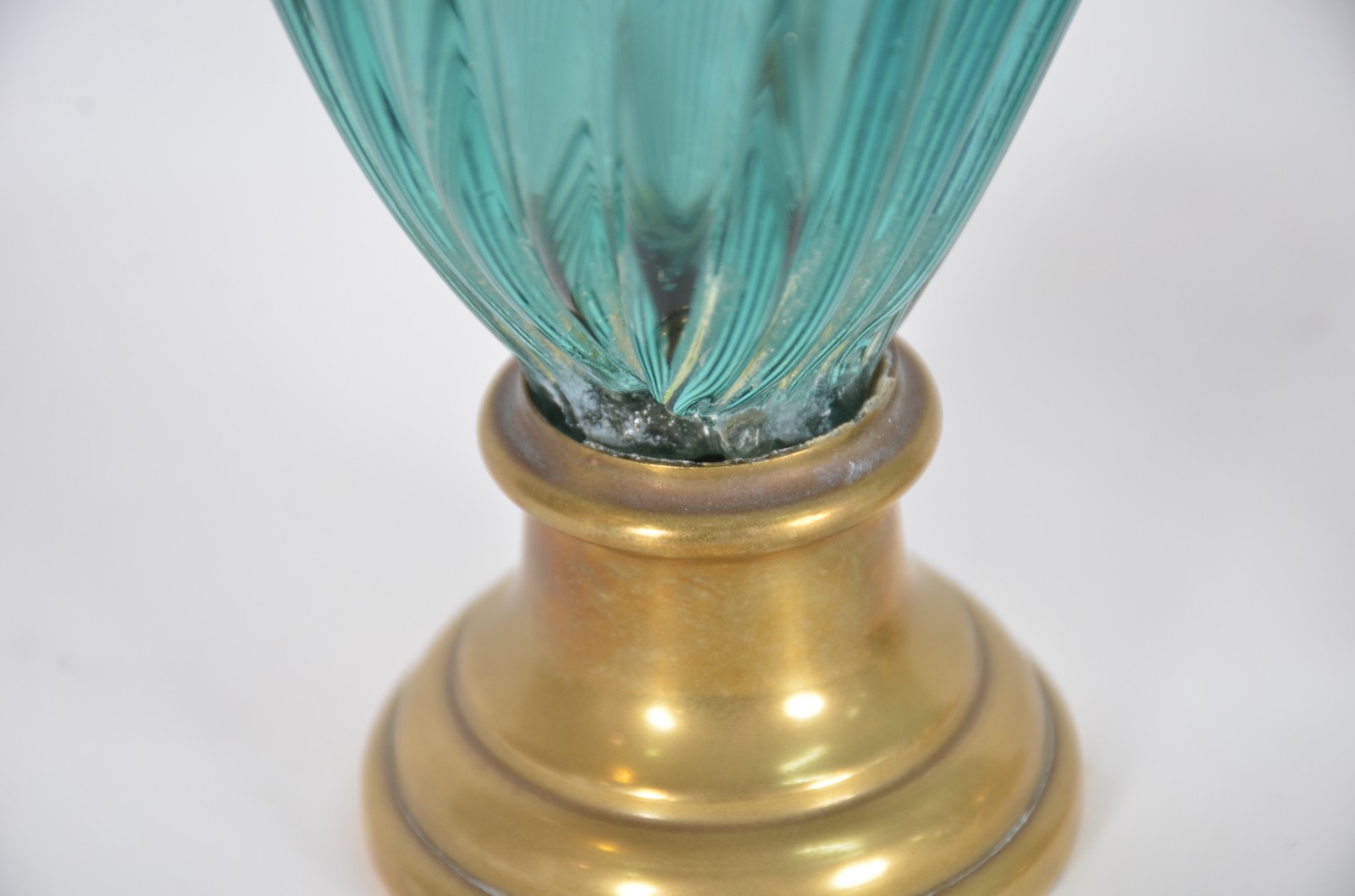 Par de pinhas de cristal verde trabalhado em gomos, bases de metal... - foto 5 de 5