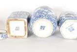 Seis peças diversas de porcelana oriental azul ... - Seis peças diversas de porcelana oriental azul e branca, sendo: 3 potiches e 3 cinzeiros.