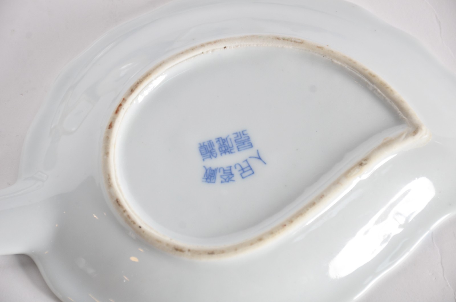 Seis peças diversas de porcelana oriental azul e branca, sendo: 3... - foto 10 de 11