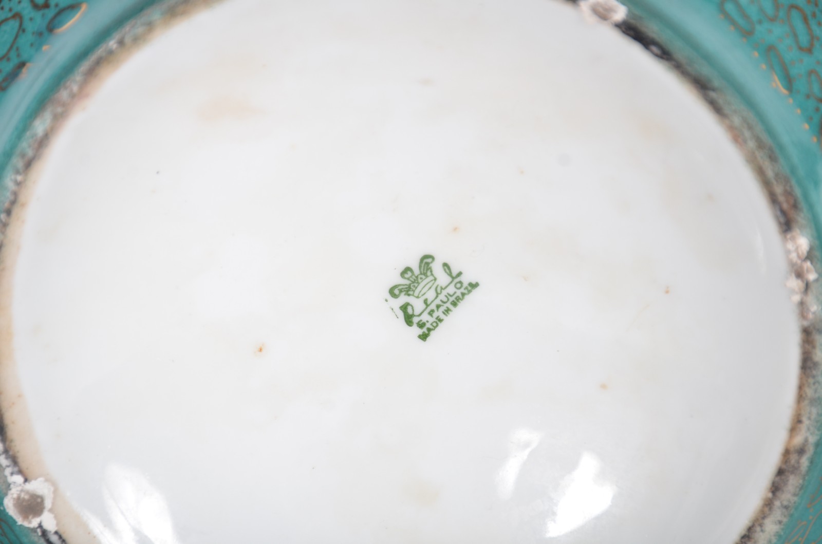 Dois vasos de porcelana policromada, sendo: um com alças Real e base... - foto 11 de 11