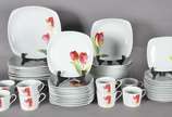 Serviço de jantar de porcelana "Dayhome", prato... - Serviço de jantar de porcelana "Dayhome", pratos feitio quadrado em design moderno decorados com flores em policromia, composto de: 12 pratos ra...