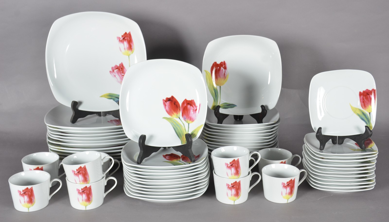 Serviço de jantar de porcelana "Dayhome", pratos feitio quadrado em... - foto 1 de 9