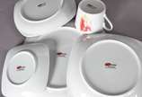 Serviço de jantar de porcelana "Dayhome", prato... - Serviço de jantar de porcelana "Dayhome", pratos feitio quadrado em design moderno decorados com flores em policromia, composto de: 12 pratos ra...