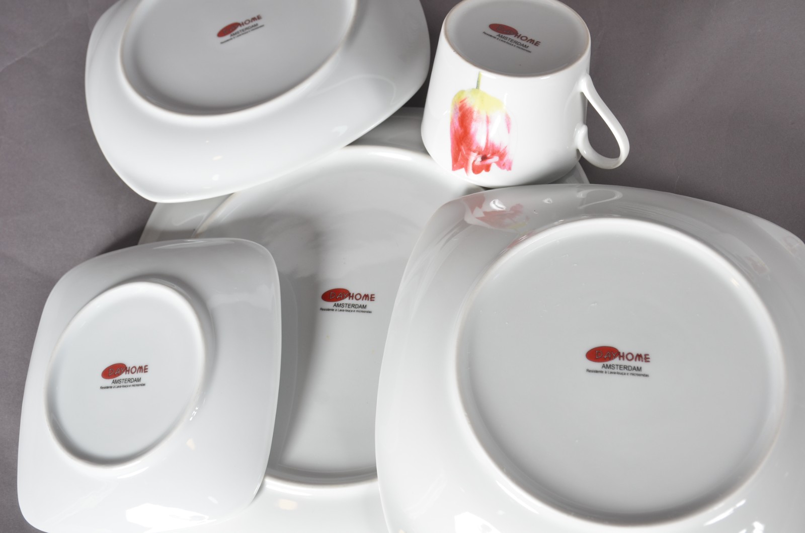 Serviço de jantar de porcelana "Dayhome", pratos feitio quadrado em... - foto 8 de 9