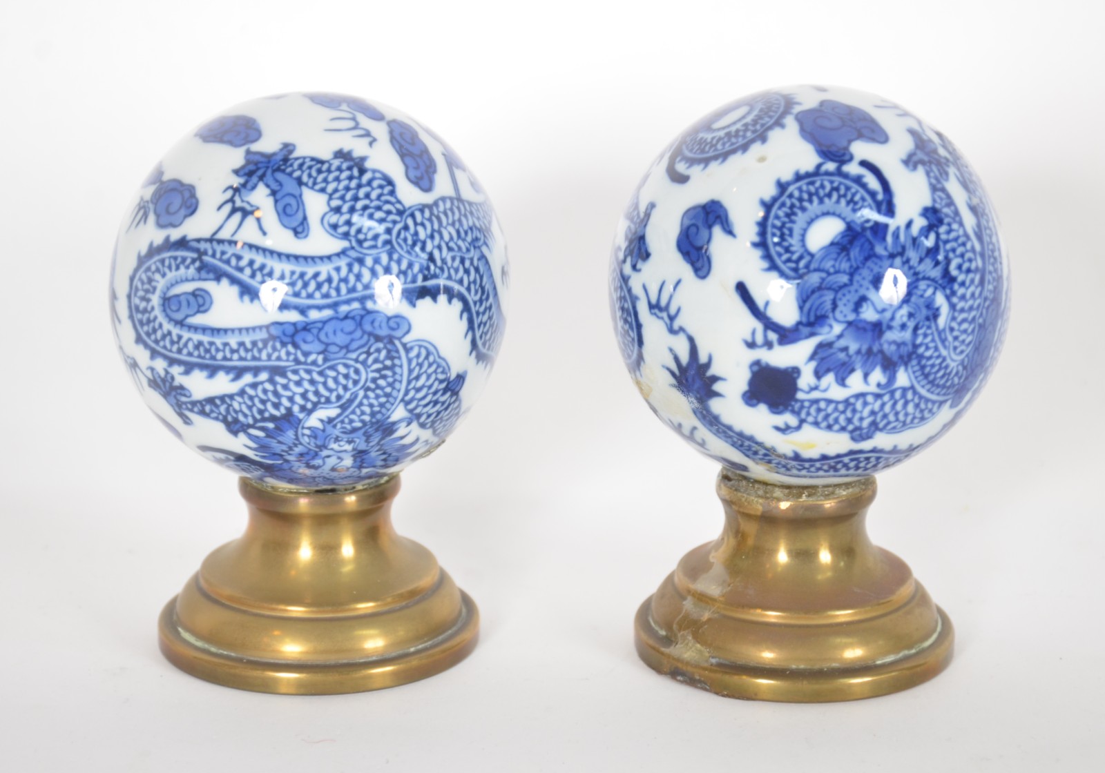 Quinze peças diversas de porcelana oriental, sendo: 9 pratos de... - foto 4 de 11