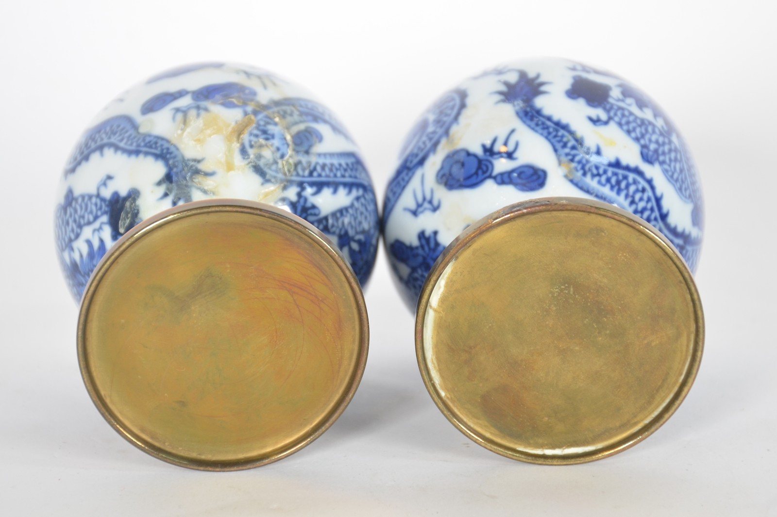 Quinze peças diversas de porcelana oriental, sendo: 9 pratos de... - foto 5 de 11