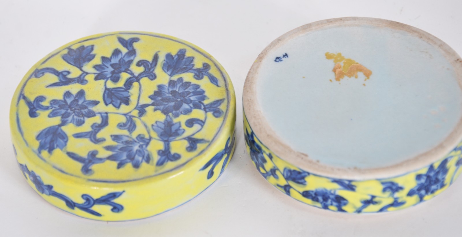 Quinze peças diversas de porcelana oriental, sendo: 9 pratos de... - foto 7 de 11