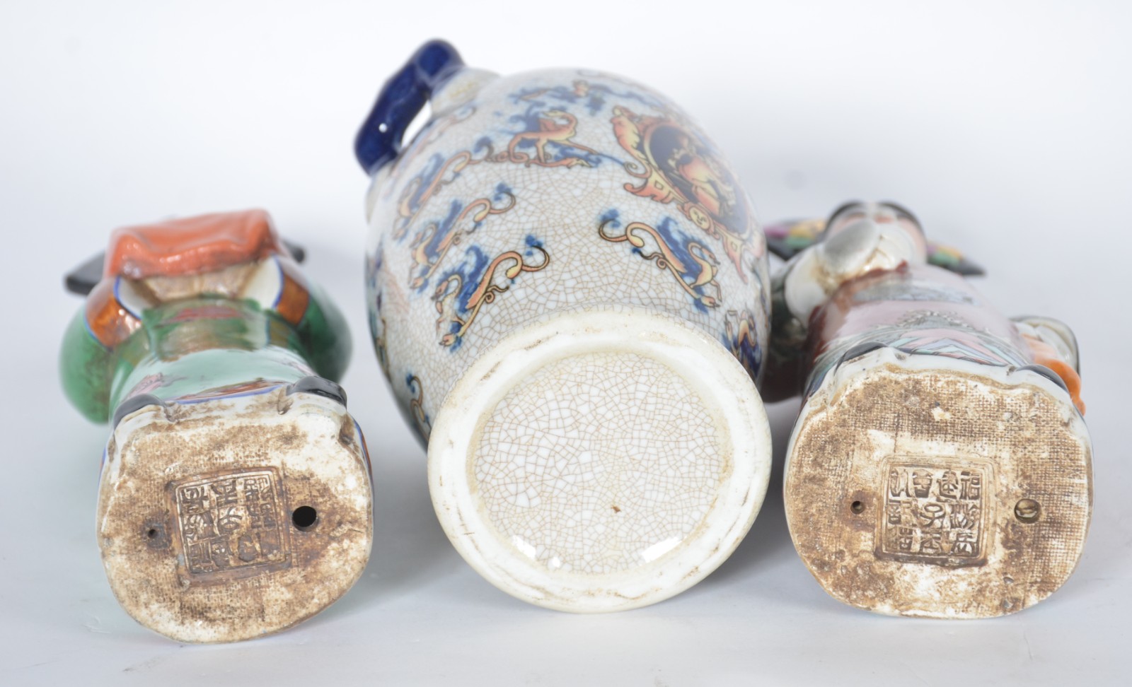 Quinze peças diversas de porcelana oriental, sendo: 9 pratos de... - foto 10 de 11