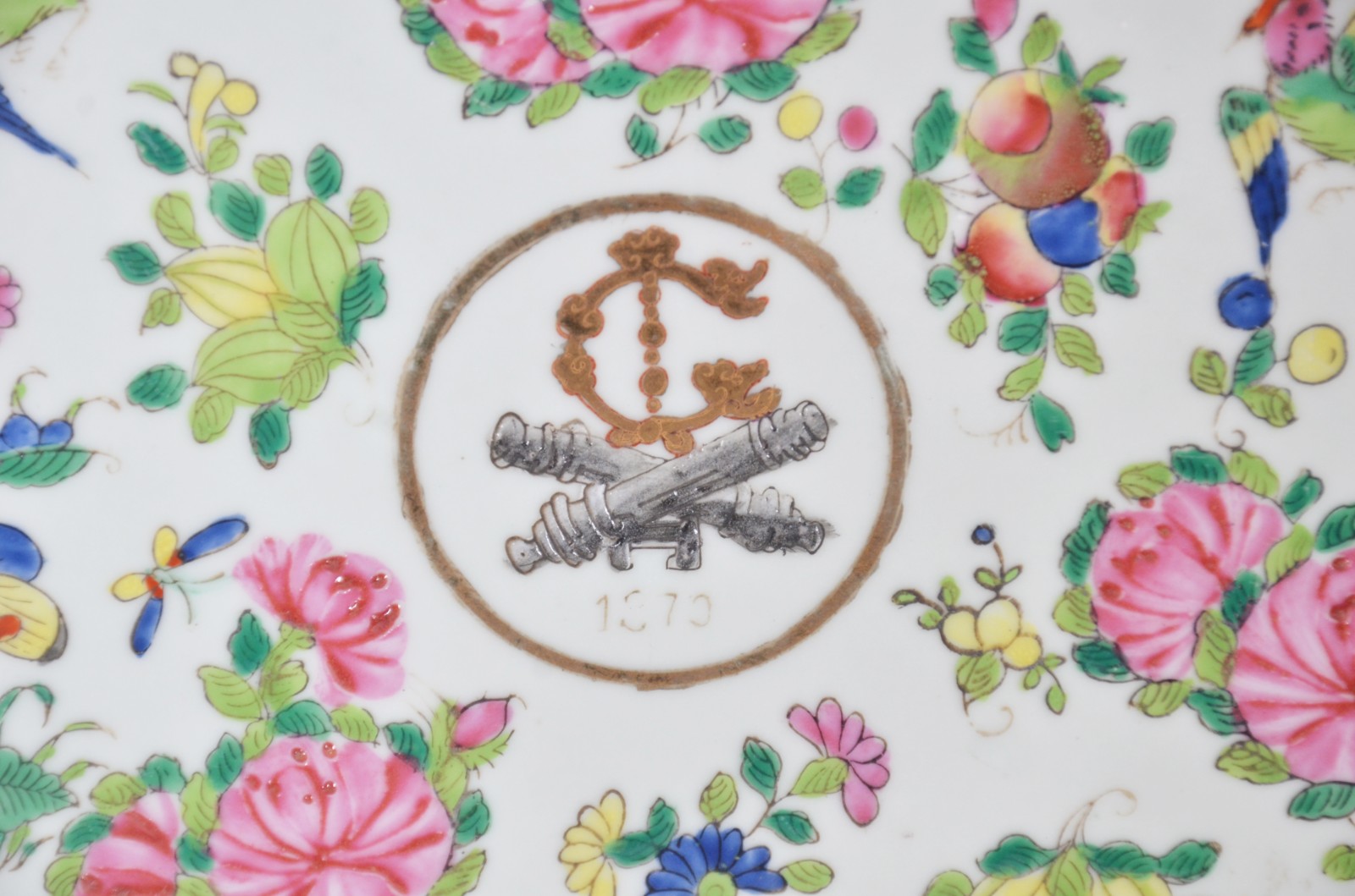 Par de pratos de porcelana oriental, decoração família verde. - foto 4 de 8