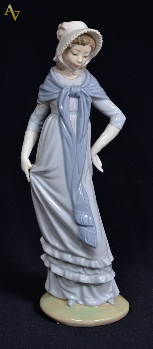 NAO - Estatueta de porcelana espanhola policromada representando...