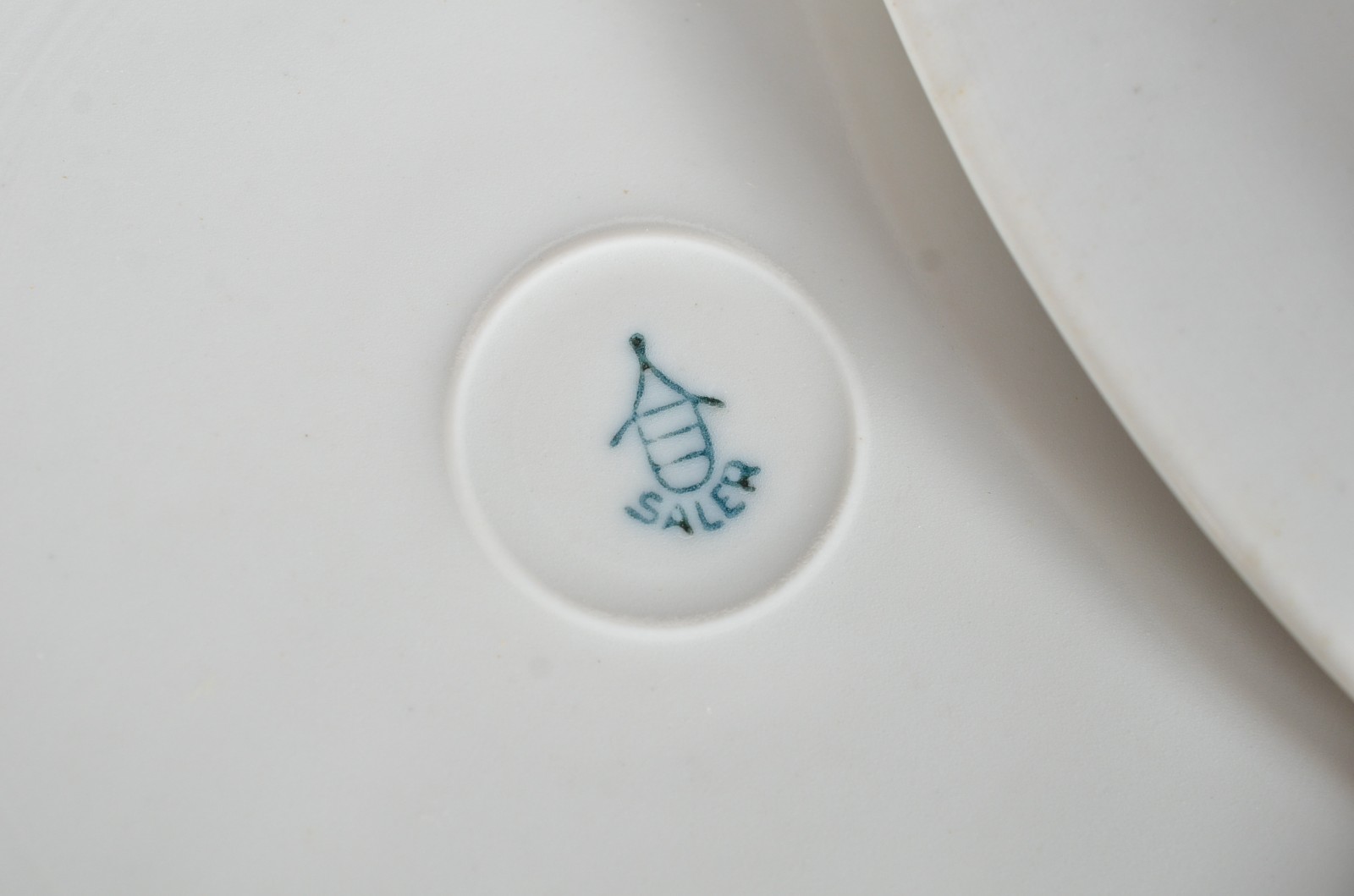 Serviço de jantar de porcelana Saler na cor branca decorada na borda... - foto 5 de 6
