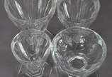 Baccarat (1764),  - Parte de serviço de cristal francês facetado, composto de: 2 taças para água, 2 para vinho branco, 2 para vinho tinto e 2 para champagne. Total: 8 peç