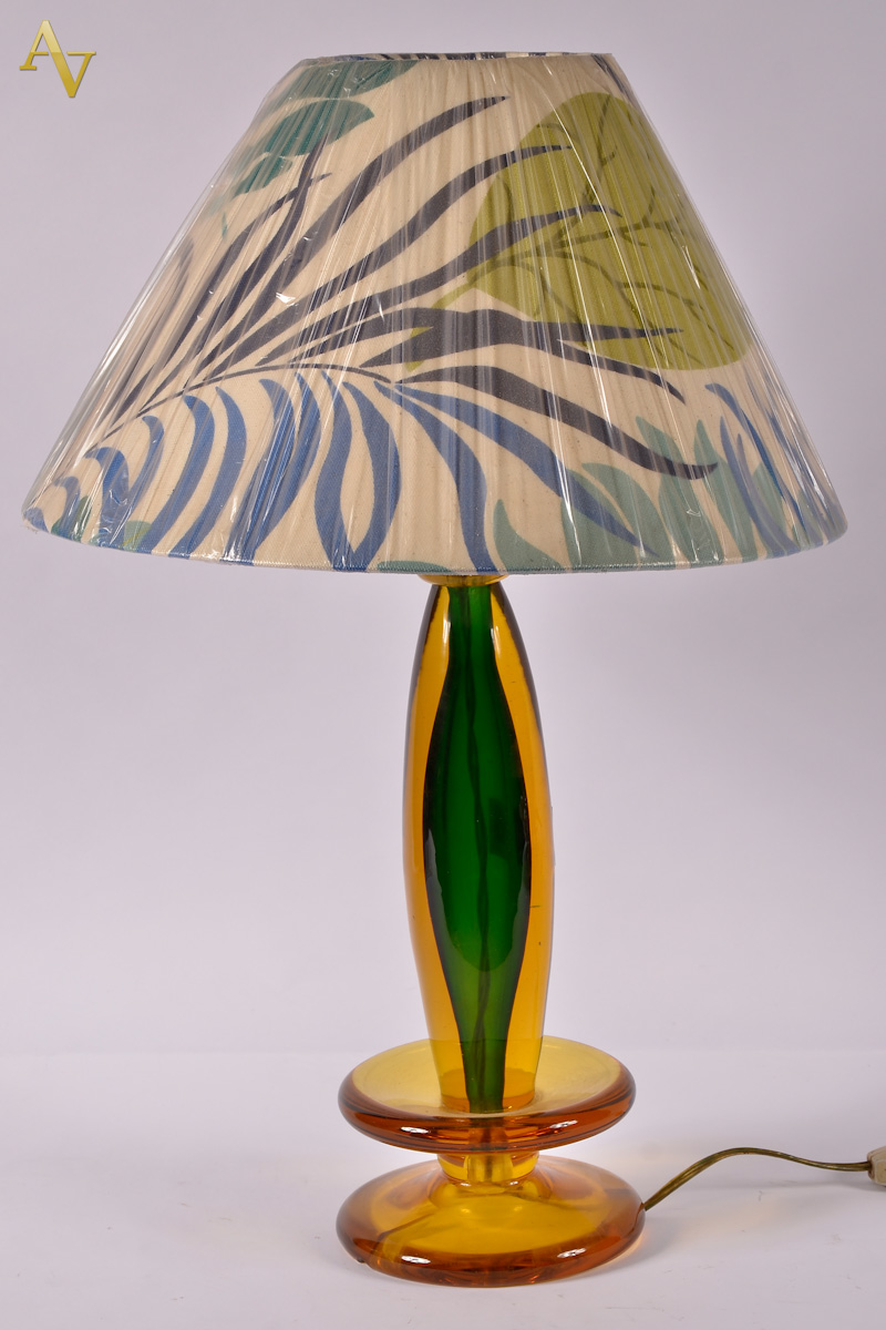 Abatjour de murano verde e ambar. Alt. 52 cm.