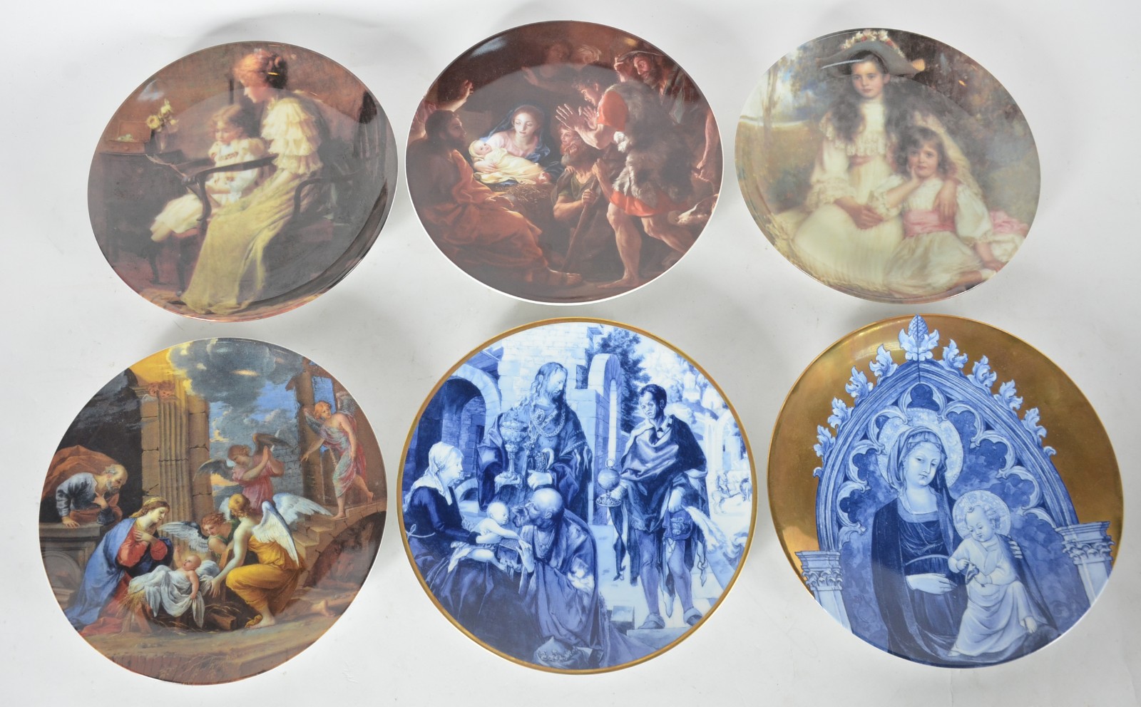 Treze pratos decorativos em porcelana de diversas procedências. - foto 2 de 11
