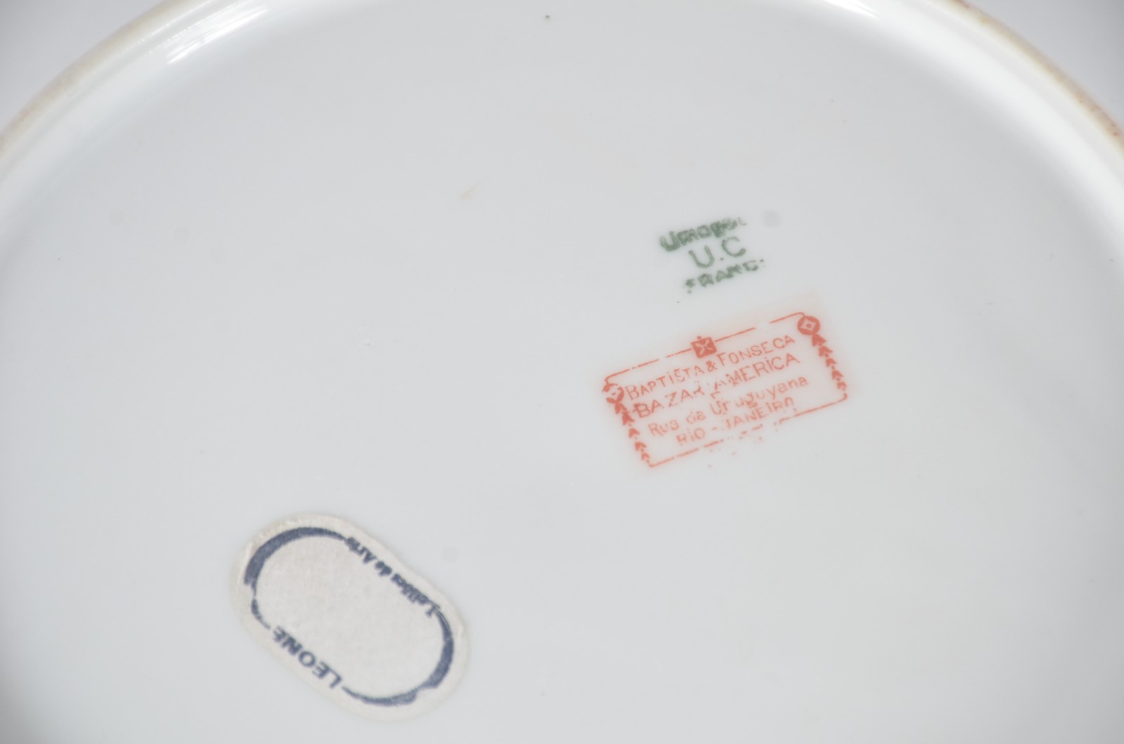 Treze pratos decorativos em porcelana de diversas procedências. - foto 9 de 11